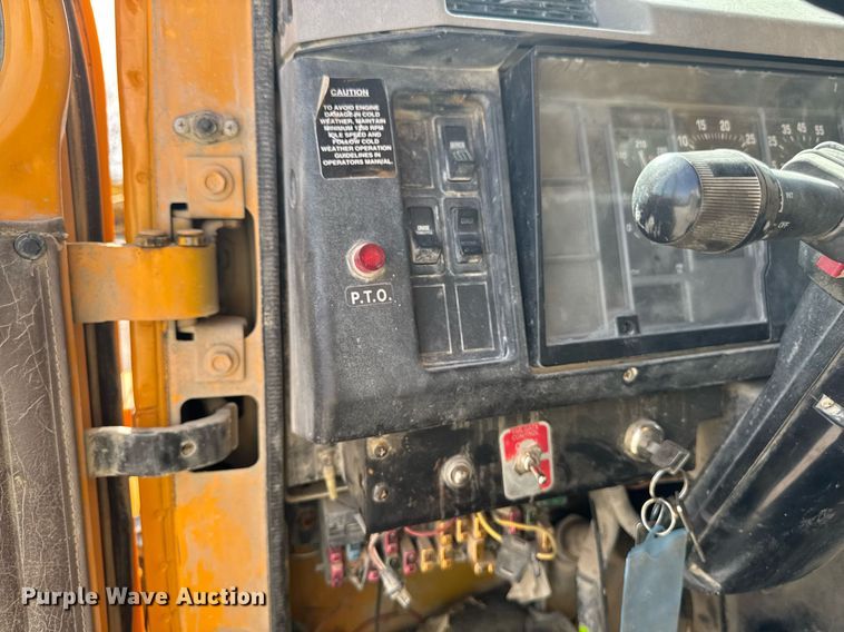 image for item EM3607 2001 International 4900 dump truck