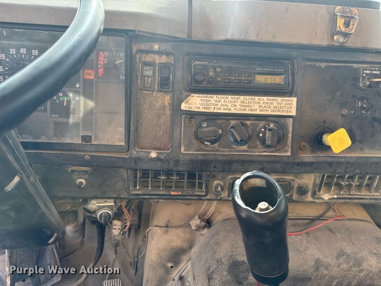 image for item EM3607 2001 International 4900 dump truck