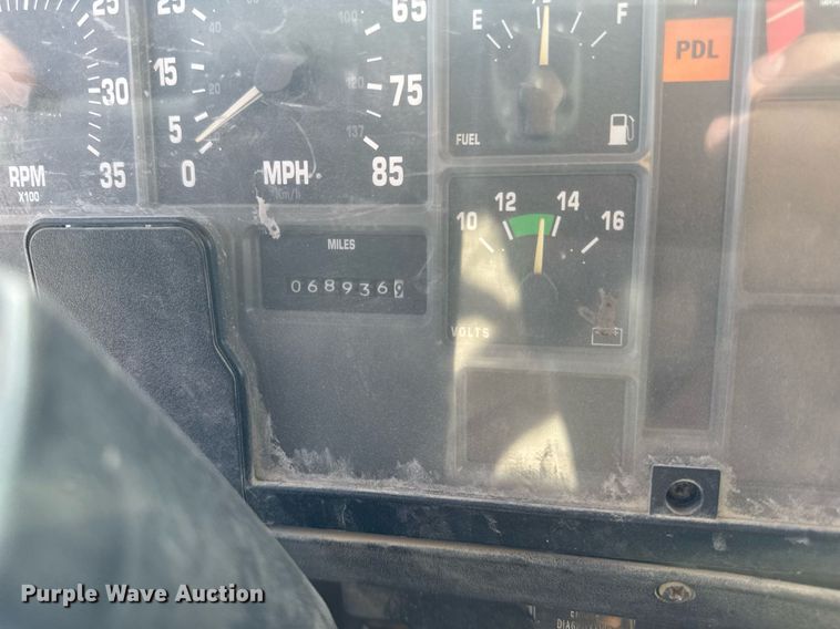 image for item EM3607 2001 International 4900 dump truck