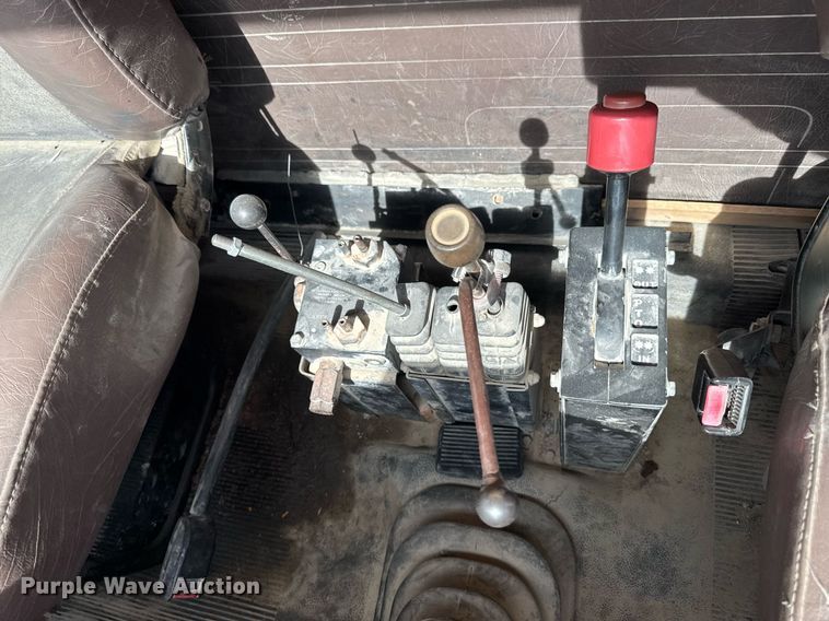 image for item EM3607 2001 International 4900 dump truck