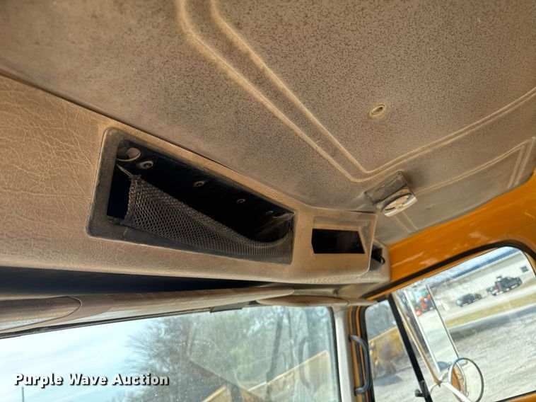 image for item EM3607 2001 International 4900 dump truck