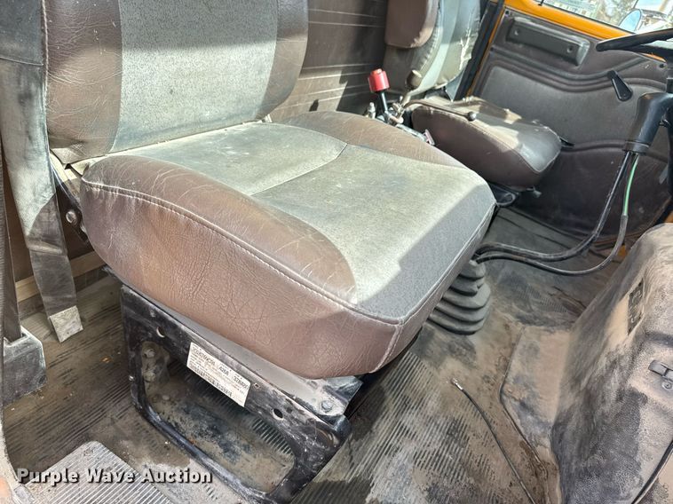 image for item EM3607 2001 International 4900 dump truck