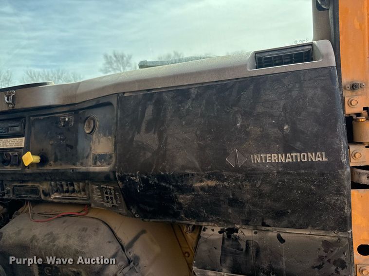 image for item EM3607 2001 International 4900 dump truck