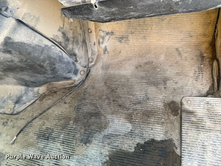 image for item EM3607 2001 International 4900 dump truck