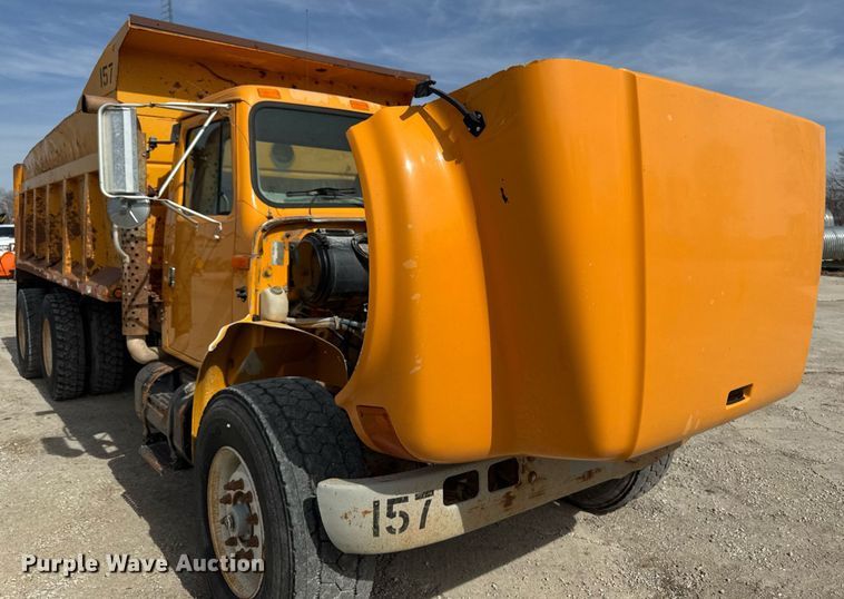 image for item EM3607 2001 International 4900 dump truck