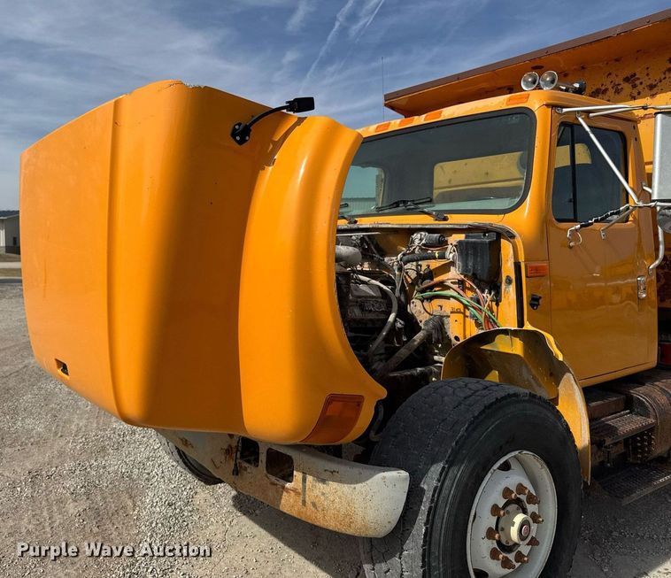 image for item EM3607 2001 International 4900 dump truck