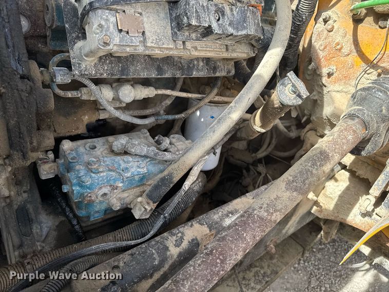 image for item EM3607 2001 International 4900 dump truck