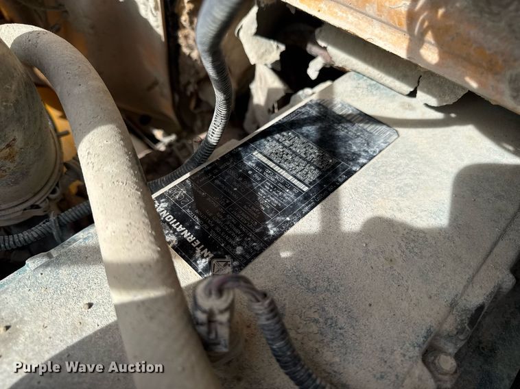 image for item EM3607 2001 International 4900 dump truck