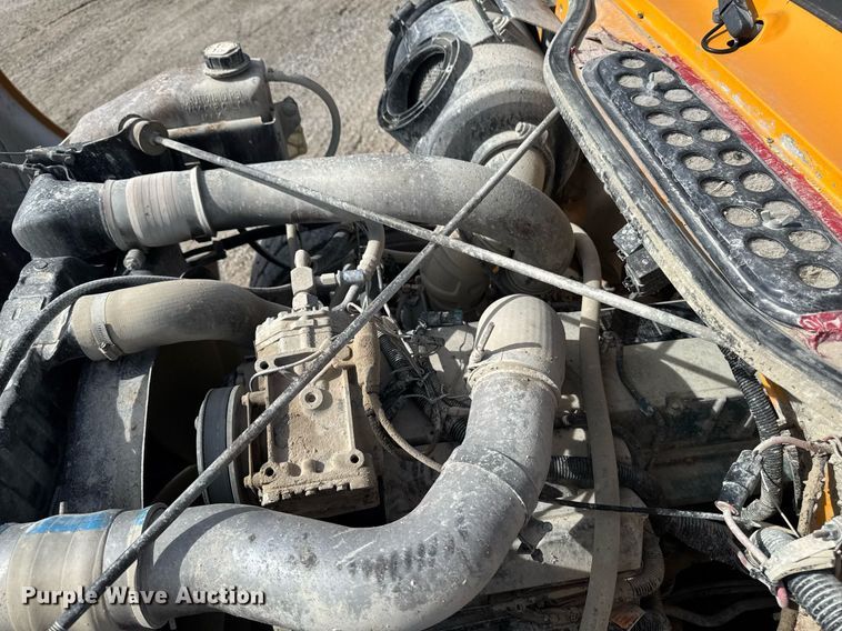 image for item EM3607 2001 International 4900 dump truck