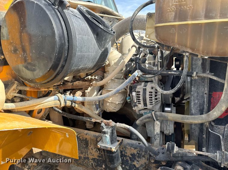 image for item EM3607 2001 International 4900 dump truck