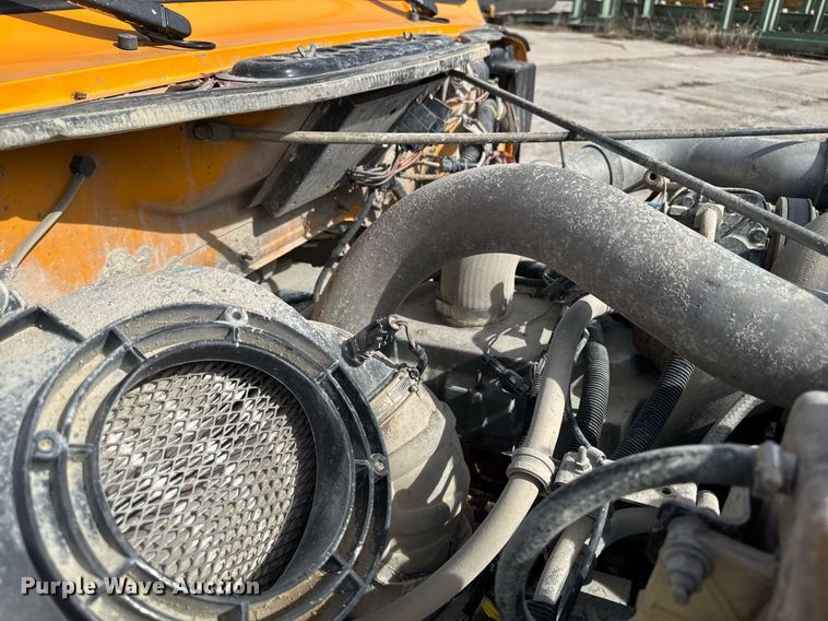 image for item EM3607 2001 International 4900 dump truck