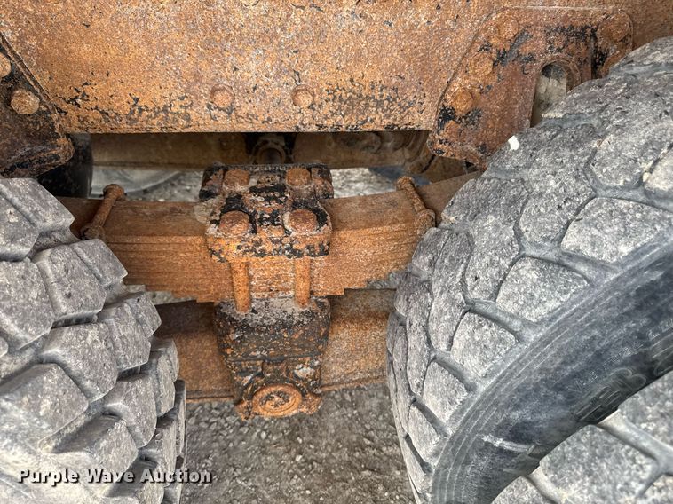 image for item EM3607 2001 International 4900 dump truck