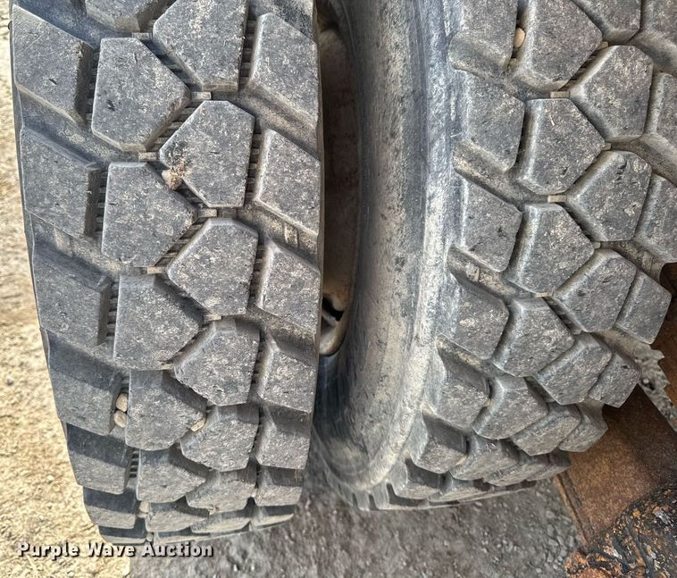 image for item EM3607 2001 International 4900 dump truck