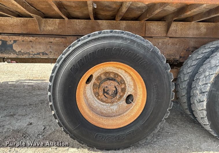 image for item EM3607 2001 International 4900 dump truck