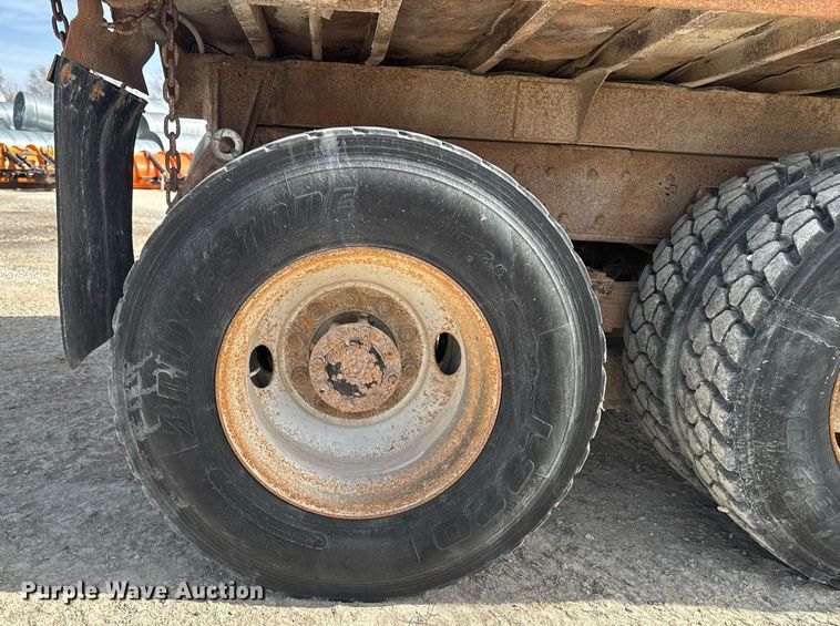 image for item EM3607 2001 International 4900 dump truck