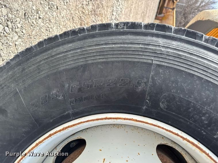 image for item EM3607 2001 International 4900 dump truck