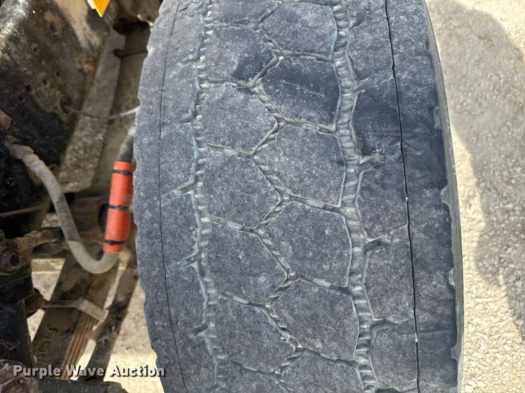 image for item EM3607 2001 International 4900 dump truck