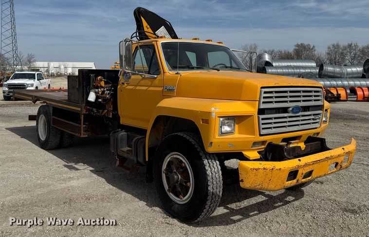 image for item EM3608 1992 Ford F800 crane truck