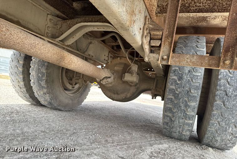 image for item EM3608 1992 Ford F800 crane truck