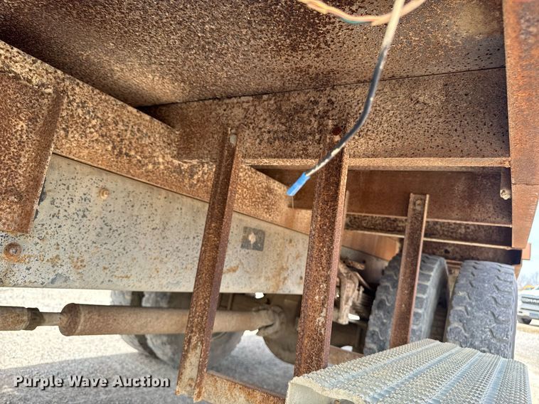 image for item EM3608 1992 Ford F800 crane truck