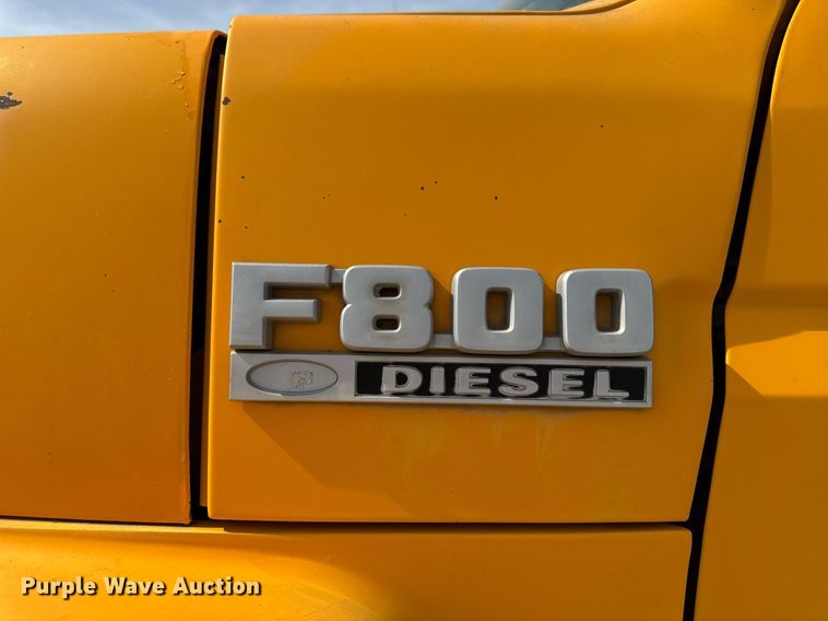 image for item EM3608 1992 Ford F800 crane truck