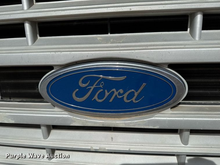 image for item EM3608 1992 Ford F800 crane truck