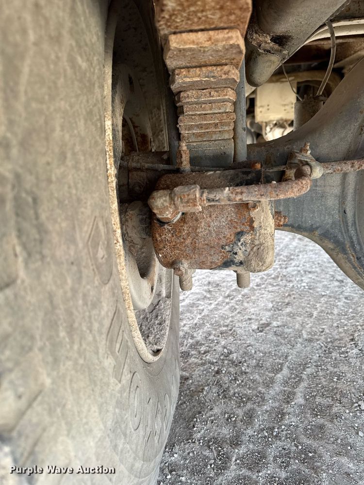 image for item EM3608 1992 Ford F800 crane truck