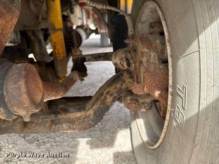 image for item EM3608 1992 Ford F800 crane truck