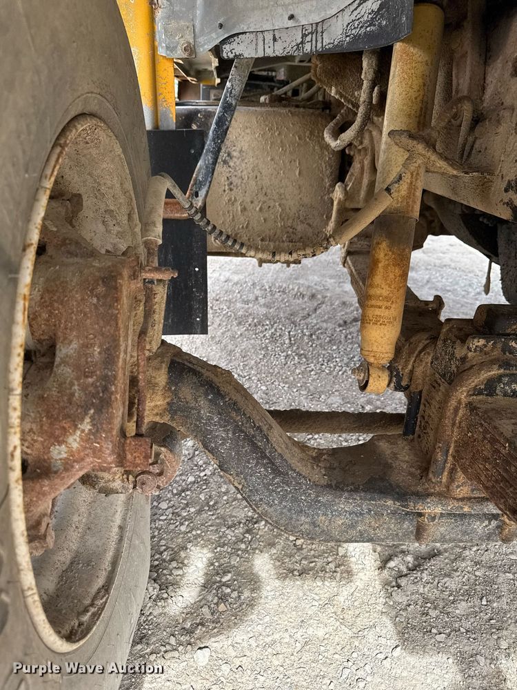 image for item EM3608 1992 Ford F800 crane truck