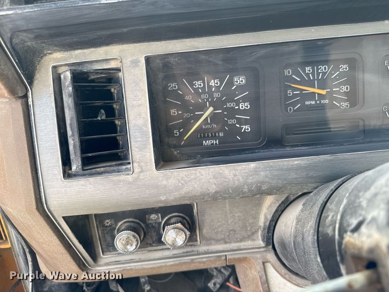 image for item EM3608 1992 Ford F800 crane truck