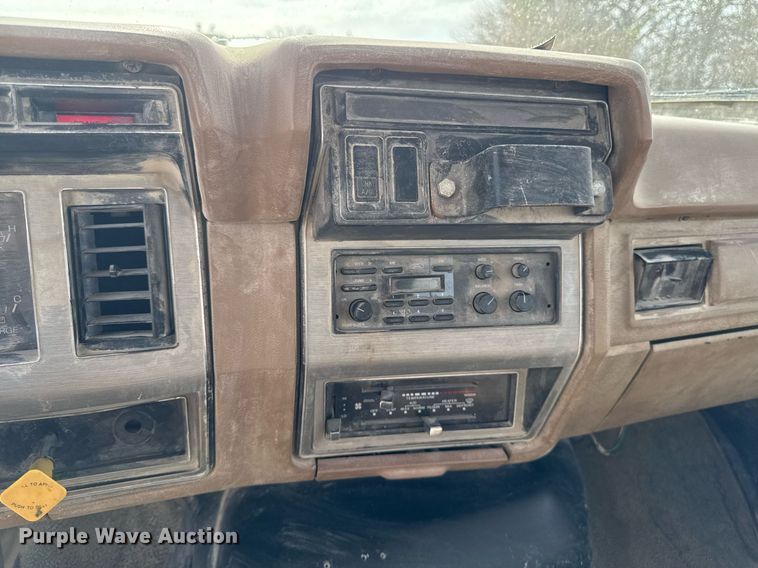 image for item EM3608 1992 Ford F800 crane truck