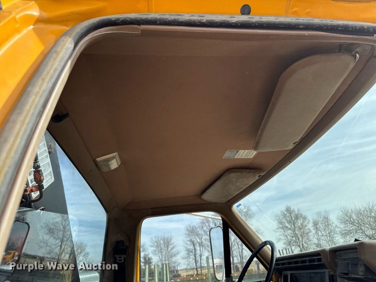 image for item EM3608 1992 Ford F800 crane truck