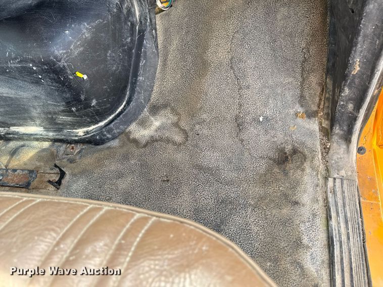 image for item EM3608 1992 Ford F800 crane truck