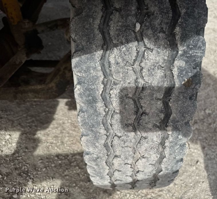 image for item EM3608 1992 Ford F800 crane truck