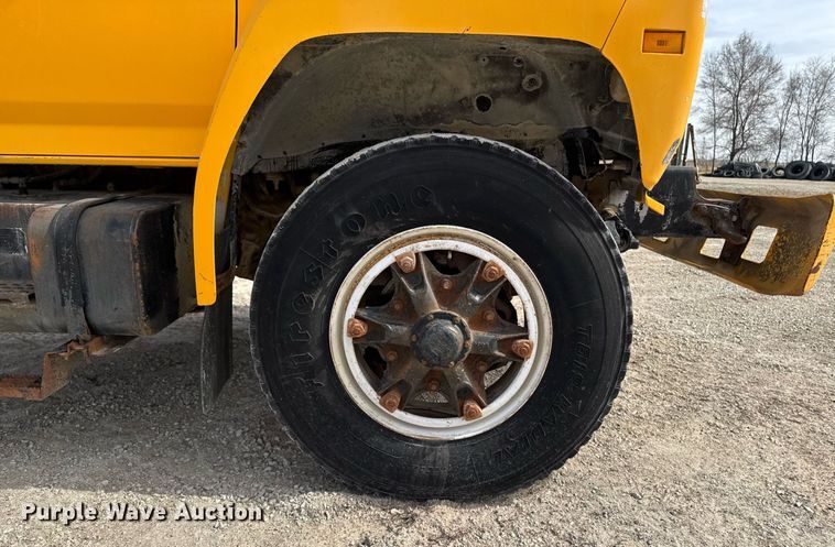 image for item EM3608 1992 Ford F800 crane truck