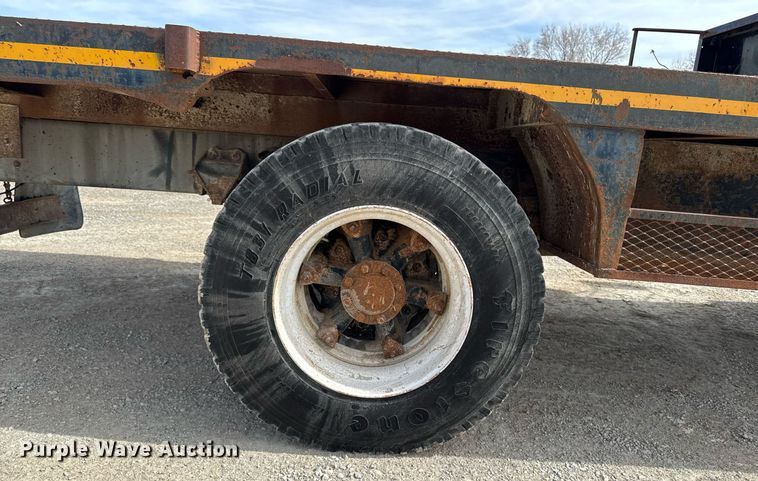 image for item EM3608 1992 Ford F800 crane truck