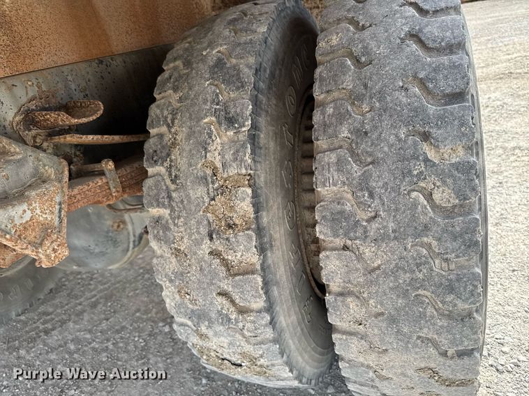 image for item EM3608 1992 Ford F800 crane truck