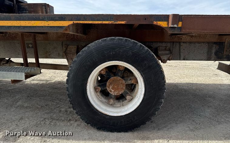 image for item EM3608 1992 Ford F800 crane truck