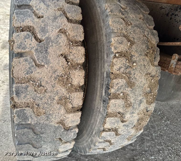 image for item EM3608 1992 Ford F800 crane truck