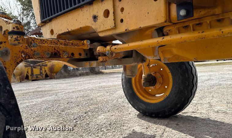 image for item EM3610 1989 John Deere 2755 tractor