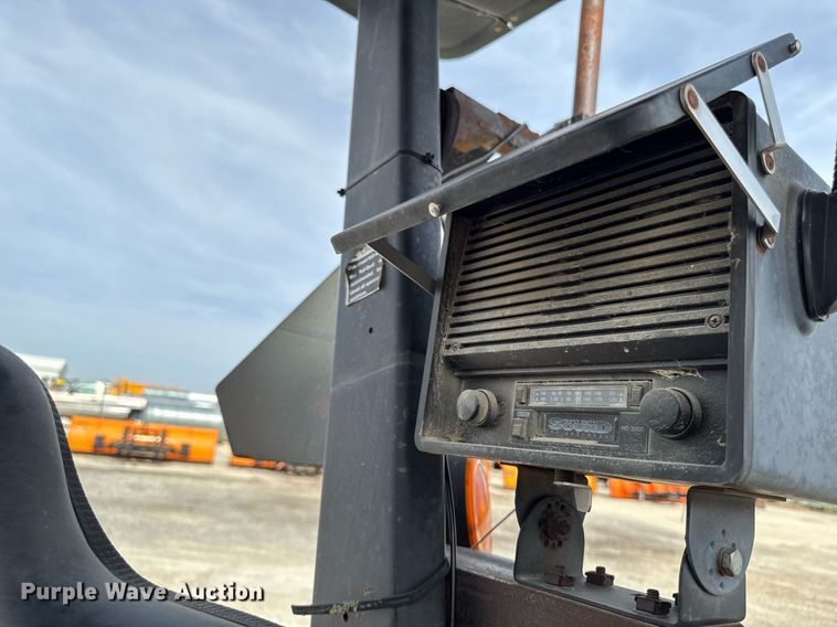 image for item EM3610 1989 John Deere 2755 tractor