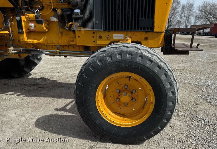 image for item EM3610 1989 John Deere 2755 tractor