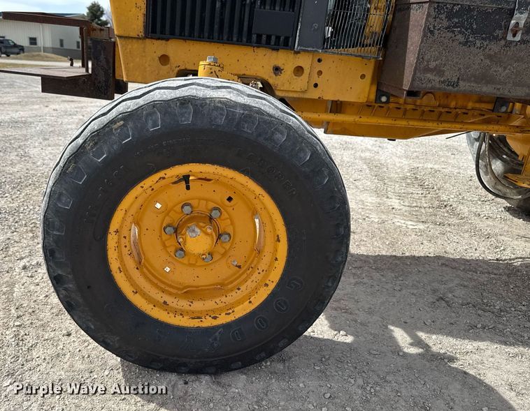 image for item EM3610 1989 John Deere 2755 tractor