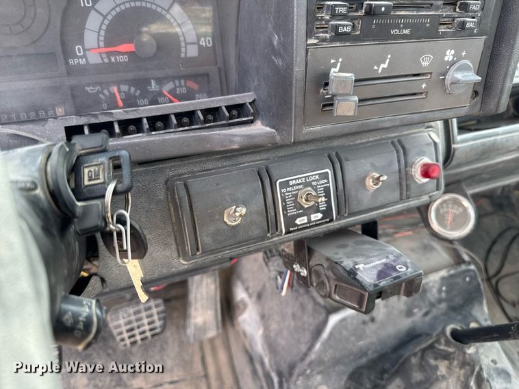 image for item EM3611 1997 GMC C7500 utility / service truck