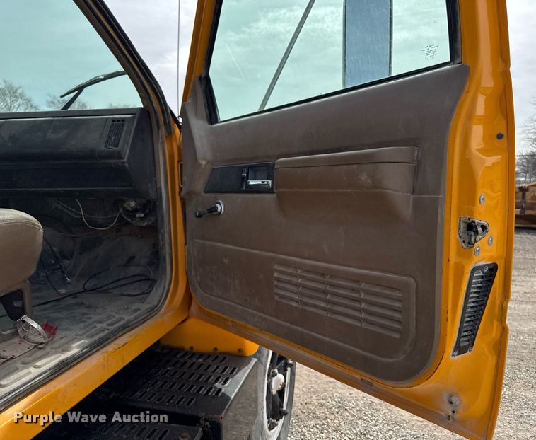 image for item EM3611 1997 GMC C7500 utility / service truck