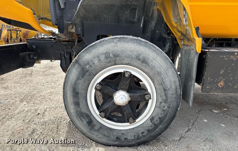 image for item EM3611 1997 GMC C7500 utility / service truck