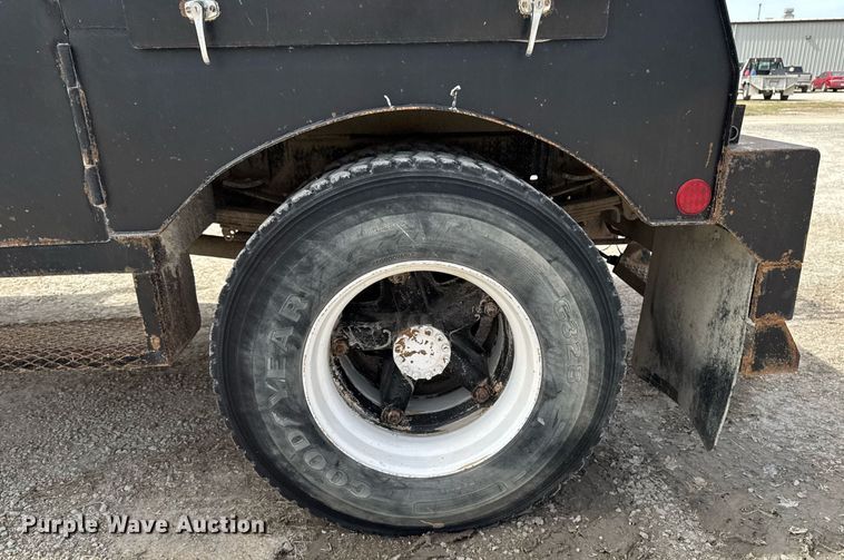 image for item EM3611 1997 GMC C7500 utility / service truck