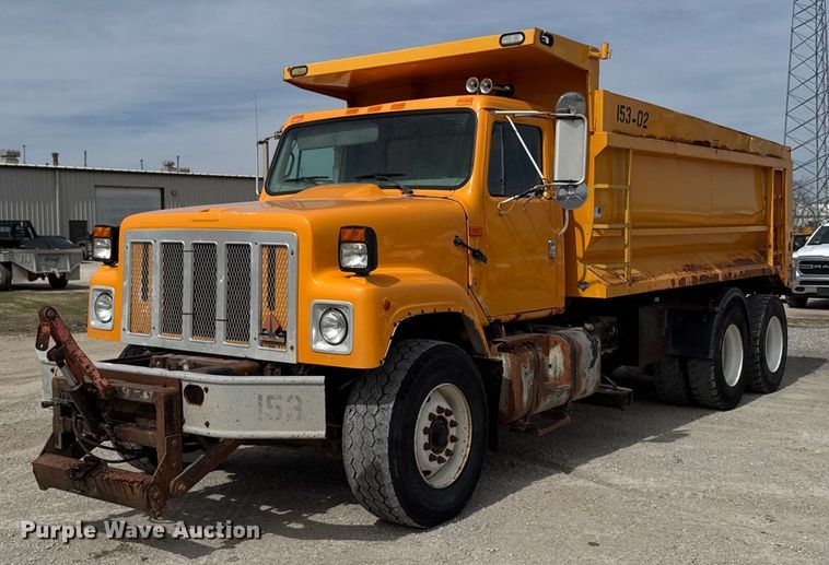 image for item EM3612 2002 International 2554  dump truck