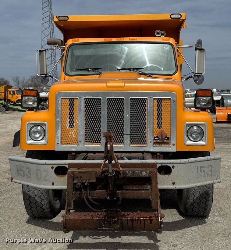 image for item EM3612 2002 International 2554  dump truck