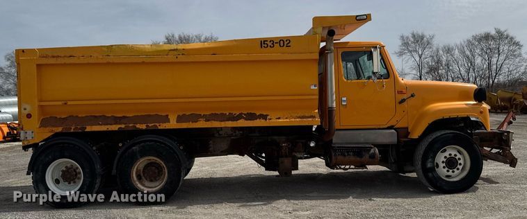 image for item EM3612 2002 International 2554  dump truck